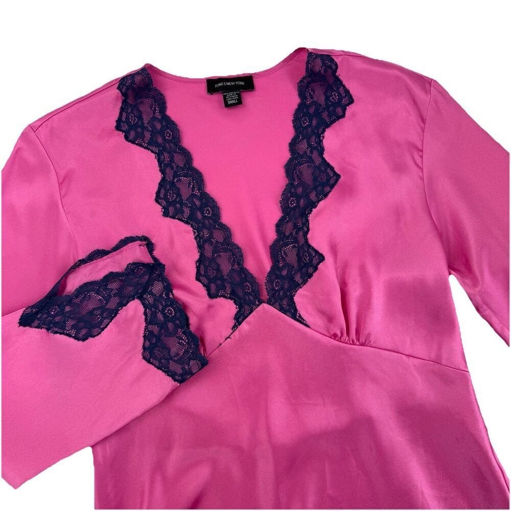 Jones New York Pink Satin Lace Trim Blouse Women’s Small V Neck Top
